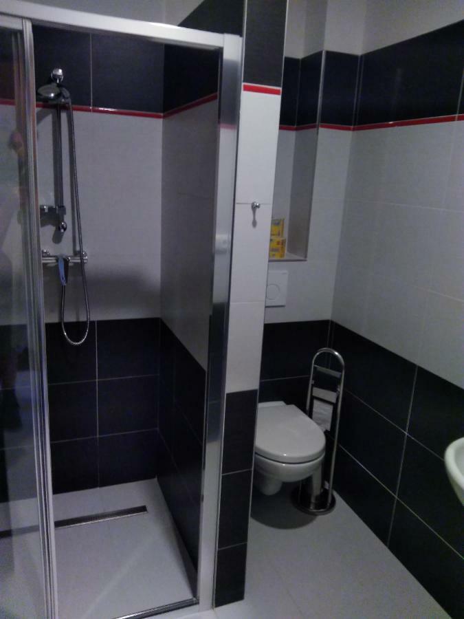 Hotel Vinotéka U Kozů Nové Město nad Metují Exteriér fotografie